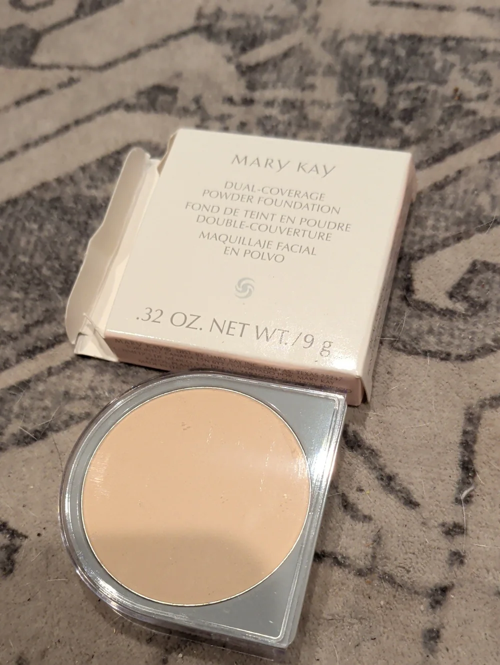 Mary Kay Vintage Dual-Coverage Powder Foundation In Shade Ivory 100